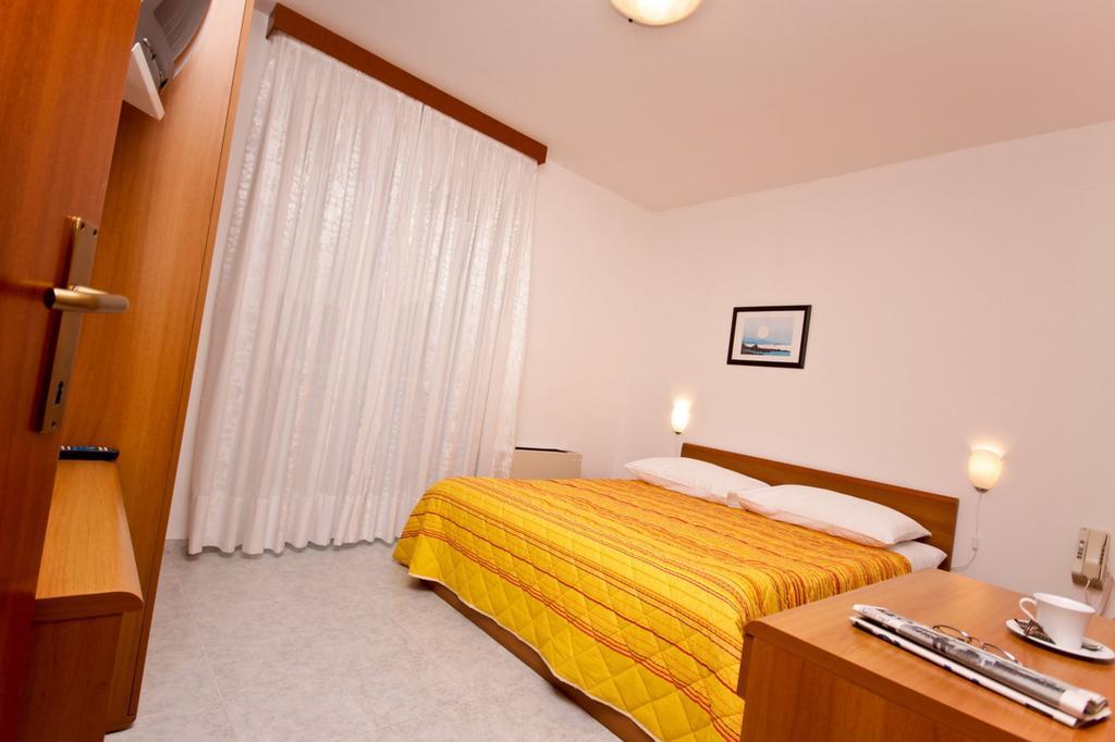 Hotel Carmen Krnica Eksteriør bilde