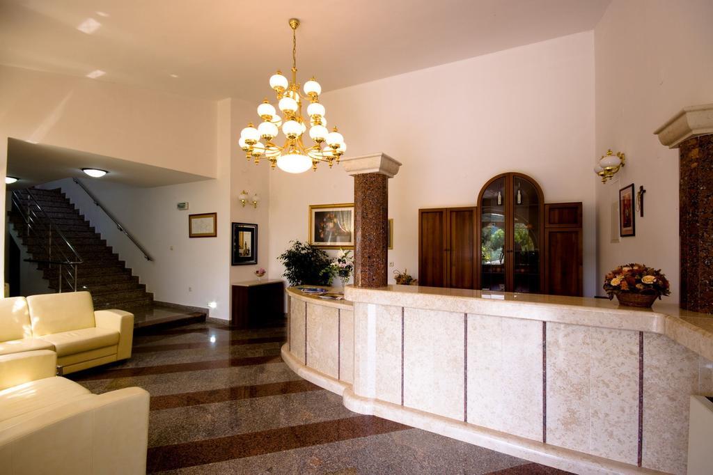 Hotel Carmen Krnica Eksteriør bilde